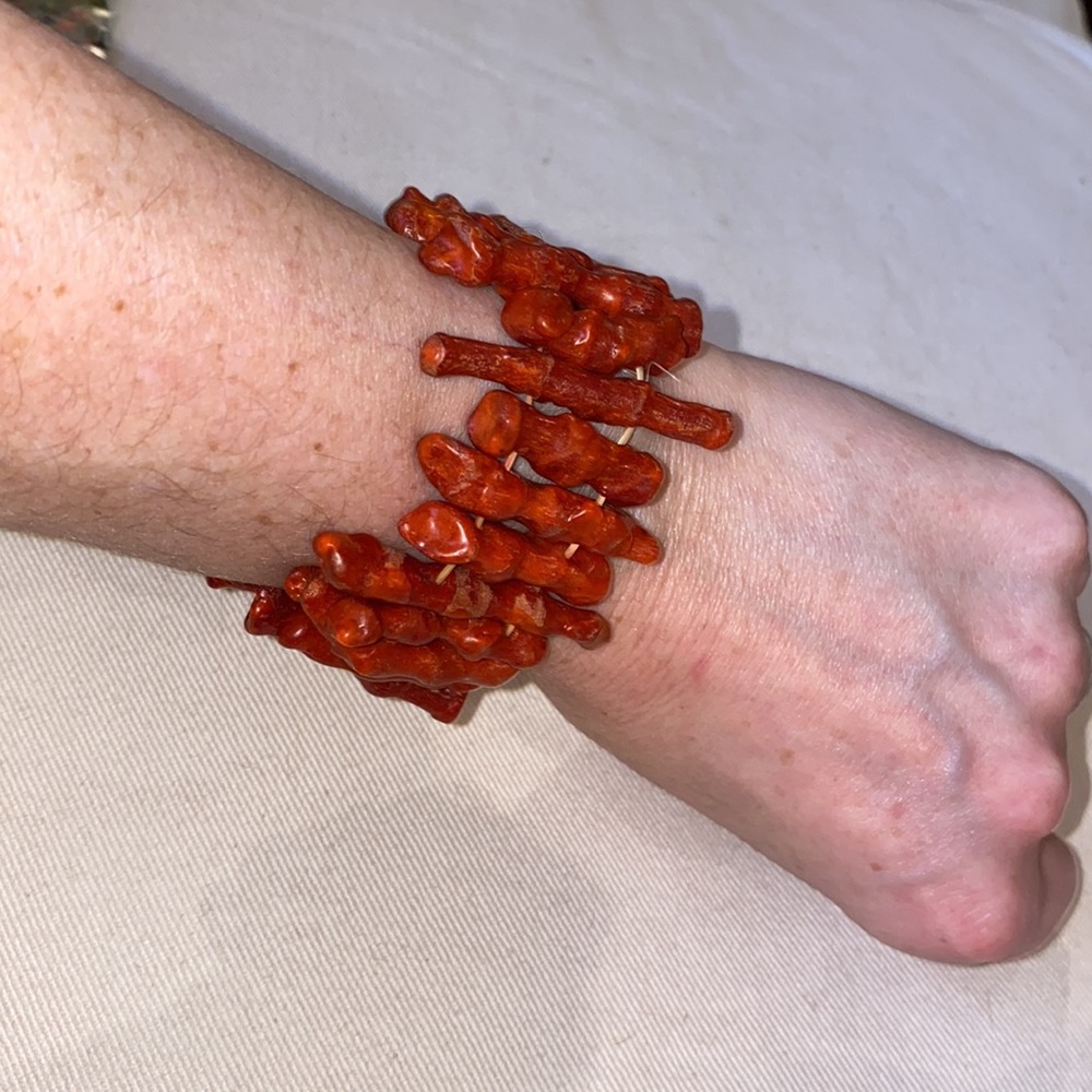 Stretch coral bracelet